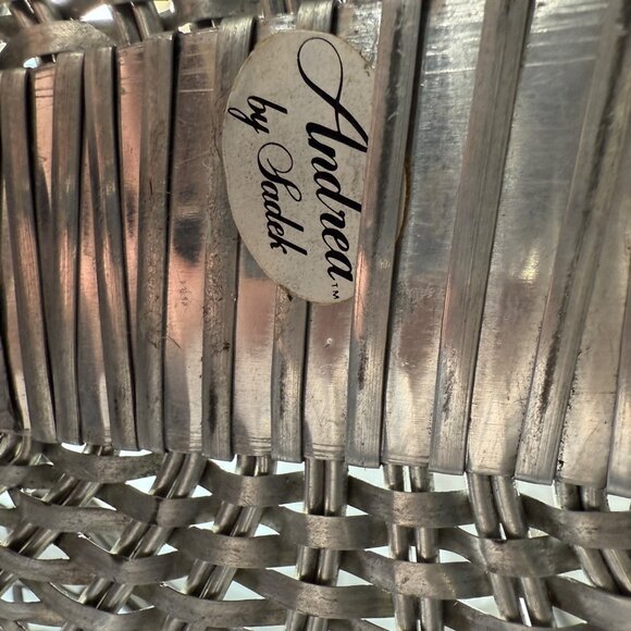 Andrea by Sadek 11.5” X 9” wire basket with moveable handle home decor farmhouse - Picture 3 of 8